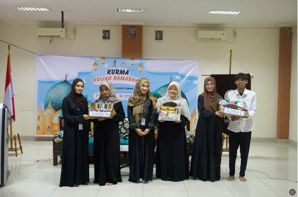 Mahasiswa mengikuti kegiatan KURMA (Kuliah Ramadhan) di FEBI Universitas Cendekia Abditama.